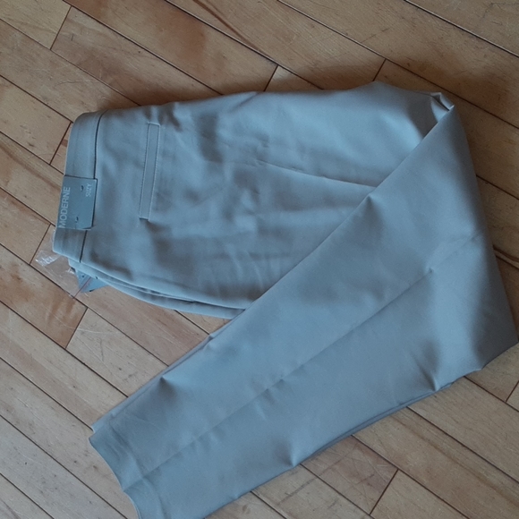 Woman's dress pants - Picture 4 of 5